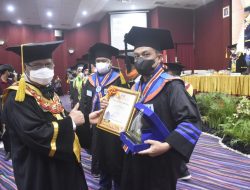 Rektor UNM Kembali Kukuhkan Seribu Wisudawan