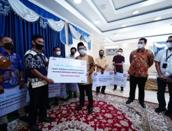 Bahagia Bersama, Semen Tonasa Bagikan Ribuan Paket Sembako