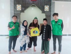 Ummi Hasbina Ikut Bersihkan Masjid Bareng Tim PHS