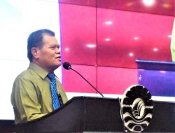 Jelang UTBK SBMPTN, Rektor UNM Beri Arahan pada Para Pengawas