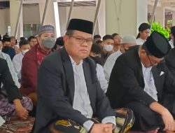 Gelar Salat Idul Adha 1443 H, Civitas Akademika UNM Padati Pelataran Menara Pinisi