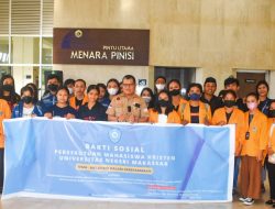 Rektor Lepas 70 Anggota PMK UNM Laksanakan Baksos di Mamasa