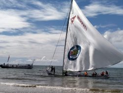 Sandeq PHS Finish Pertama di Balikpapan