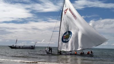 Sandeq PHS Finish Pertama di Balikpapan