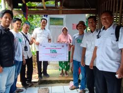 Dukung Gerakan Hidup Sehat, PT Semen Tonasa Serahkan Bantuan Jamban Sehat
