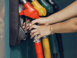 Oil prices down 3% with recession fears in focus