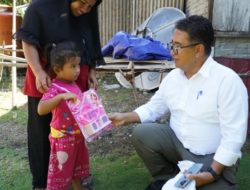 PJ Gubernur Sasar Desa Sumare, Serahkan Bantuan kepada Belasan Anak Berisiko Stunting
