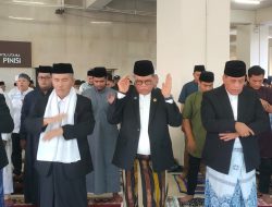 Civitas UNM Salat Ied di Pelataran Pinisi, Prof Husain Syam: Semoga Amal Ramadan Kita Diterima Allah