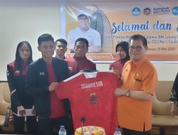 Prof Husain Syam Beri Penghargaan ke Atlet UNM yang Berprestasi di Sea Games