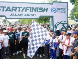 Diikuti Puluhan Ribu Masyarakat, Panglima Ta’ Lepas Jalan Sehat Silatnas Wija To Luwu 2023