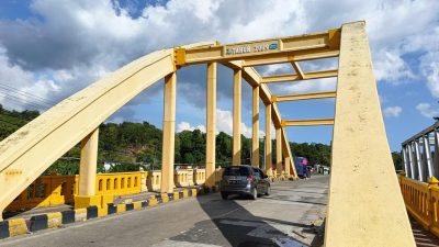 Jembatan Takkalasi, Barru yang setelah dikerjakan, kembali mengalami retak pada lantai jembatan.