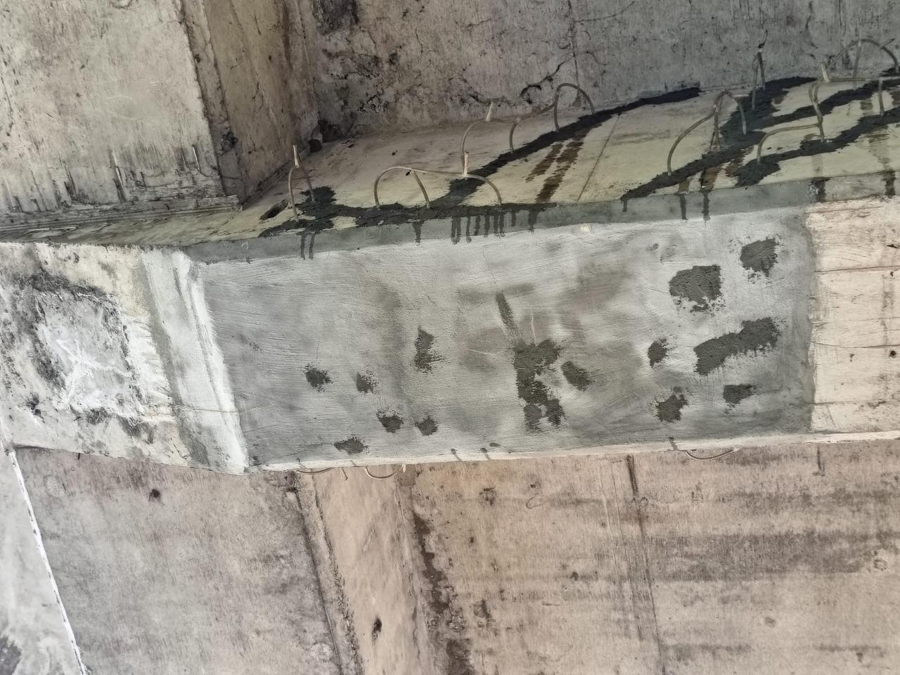 Jembatan Takkalasi, Barru yang setelah dikerjakan, kembali mengalami retak pada lantai jembatan.