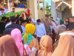 Ikut Gotong Jenazah Prof Sulaiman Samad, Rektor UNM: Kita Kehilangan Sosok Pemikir Cerdas