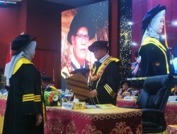 Rektor UNM Kukuhkan Prof Andi Aslinda Sebagai Guru Besar Bidang Kebijakan Publik