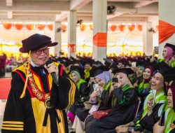 Wisuda Januari 2024 Bertabur Mahasiswa Berprestasi, Rektor UNM: Jangan Jumawa, Proses Kedepan Masih Panjang