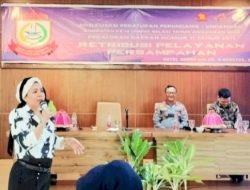 Nunung Dasniar Ajak Warga Rutin Bayarkan Retribusi Sampah