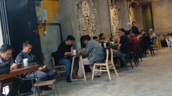 IKA Unhas Gelar Bakti Sosial dan Buka Puasa Bersama Jurnalis 