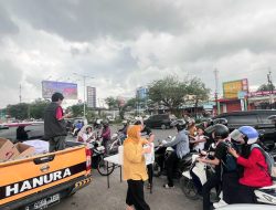 Jumat Berkah, Hanura Sulsel Bagikan Ratusan Takjil di Sejumlah Titik