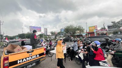 Jumat Berkah, Hanura Sulsel Bagikan Ratusan Takjil di Sejumlah Titik