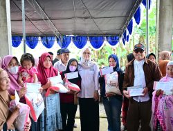 Wakili Ketum IKA UNHAS, Andi Rachmatika Turun Bantu Korban Banjir Barombong